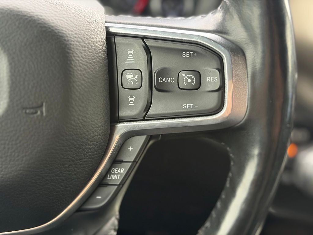 2019 RAM 1500 Laramie Crew Cab 4x4 5'7' Box