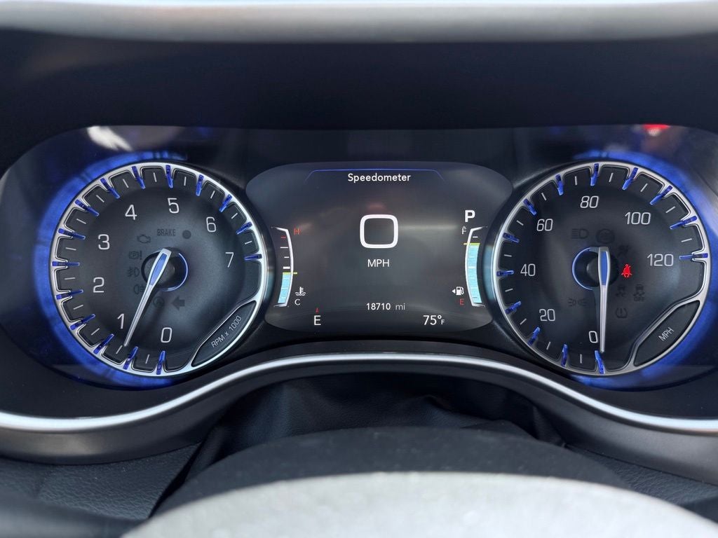 2025 Chrysler Pacifica Select