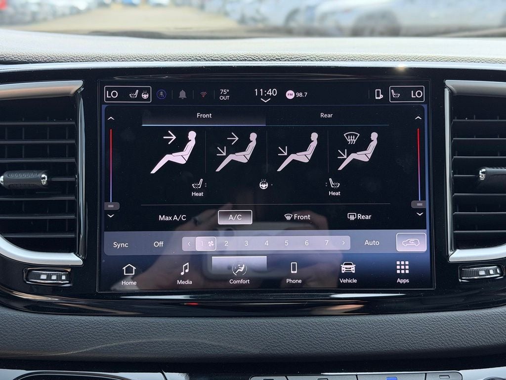 2025 Chrysler Pacifica Select