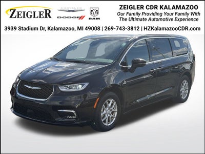 2025 Chrysler Pacifica Select * Certified Pre-Owned *