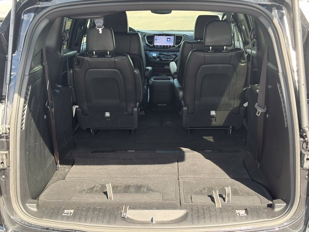 2025 Chrysler Pacifica Select * Certified Pre-Owned *
