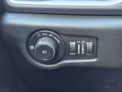 2025 Chrysler Pacifica Select * Certified Pre-Owned *