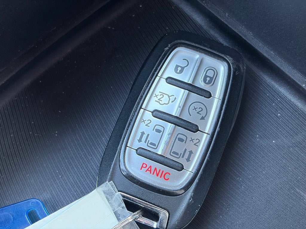2025 Chrysler Pacifica Select * Certified Pre-Owned *