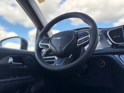 2025 Chrysler Pacifica Select * Certified Pre-Owned *