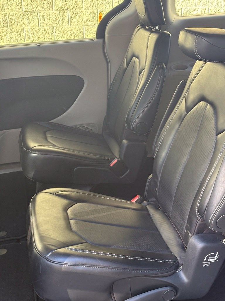2024 Chrysler Pacifica Touring L * Certified Pre-Owned *