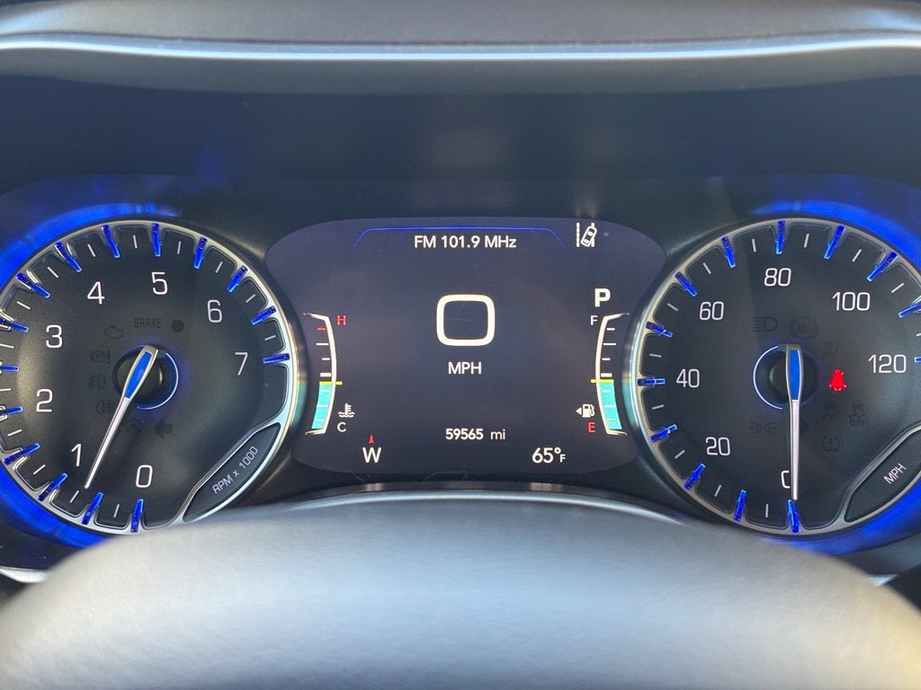 2024 Chrysler Pacifica Touring L * Certified Pre-Owned *