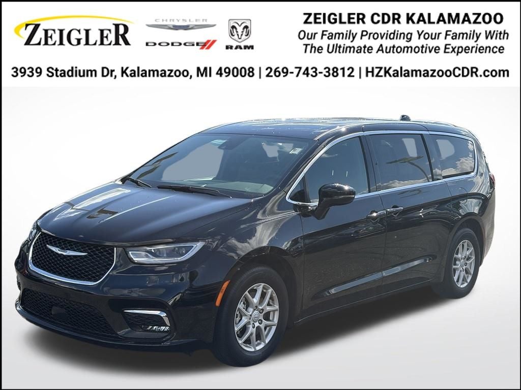 2025 Chrysler Pacifica Select * Certified Pre-Owned *