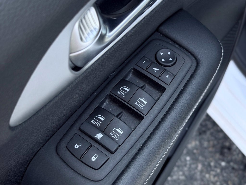 2025 Chrysler Pacifica Limited * Certified Pre-Owned *