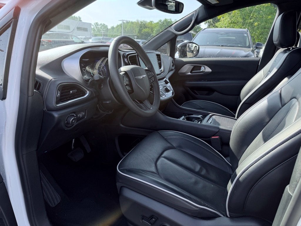 2025 Chrysler Pacifica Limited * Certified Pre-Owned *