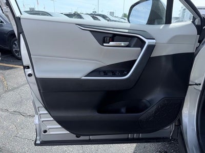 2022 Toyota RAV4 Hybrid XLE