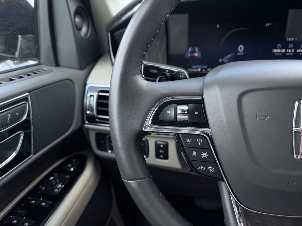 2022 Lincoln Navigator Standard