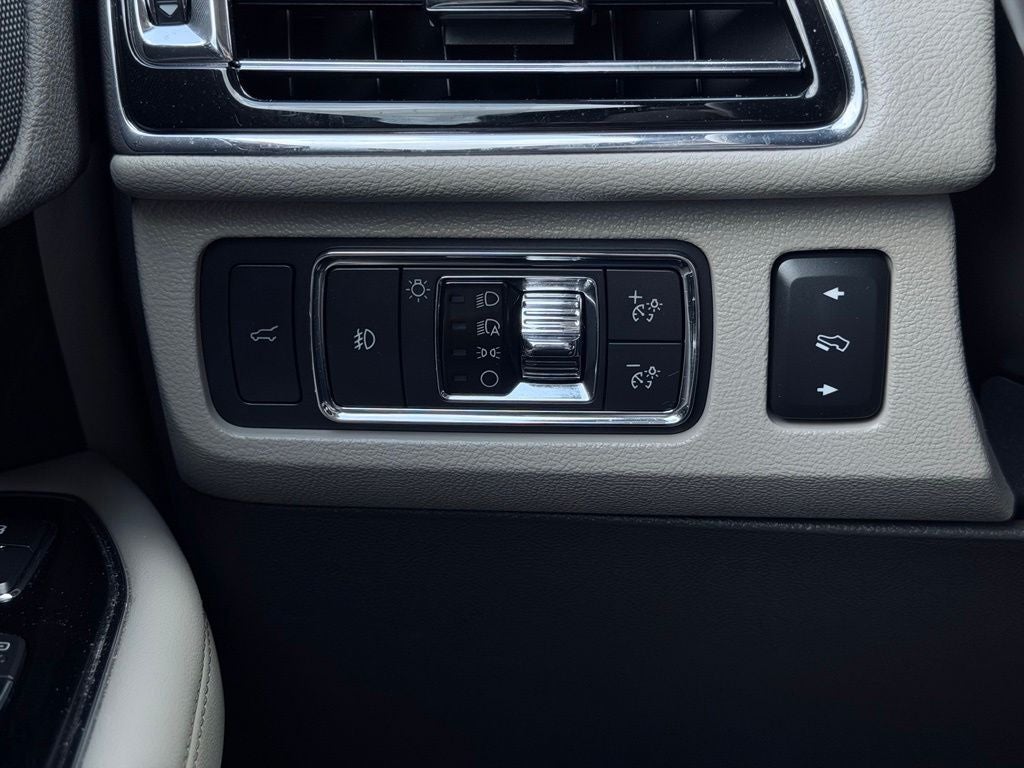 2022 Lincoln Navigator Standard