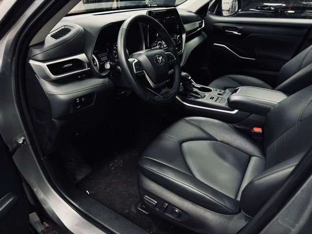 2025 Toyota Highlander Base