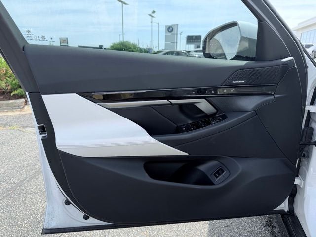 2026 BMW 5 Series xDrive