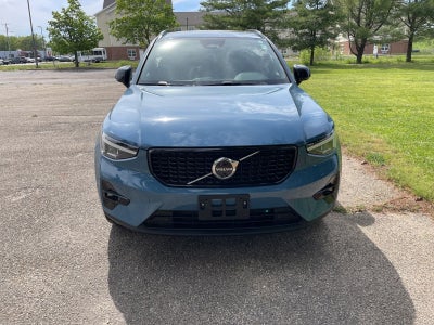 2025 Volvo XC40 B5 Plus Dark Theme